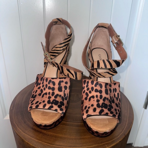 Gianni Bini Tan and Black Heels with Platform 6.5M - Picture 3 of 5